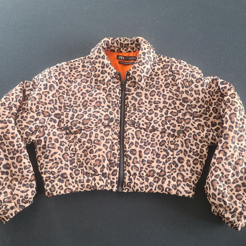 Like new! Zara Leopard print crop bomber jacket, sz xs